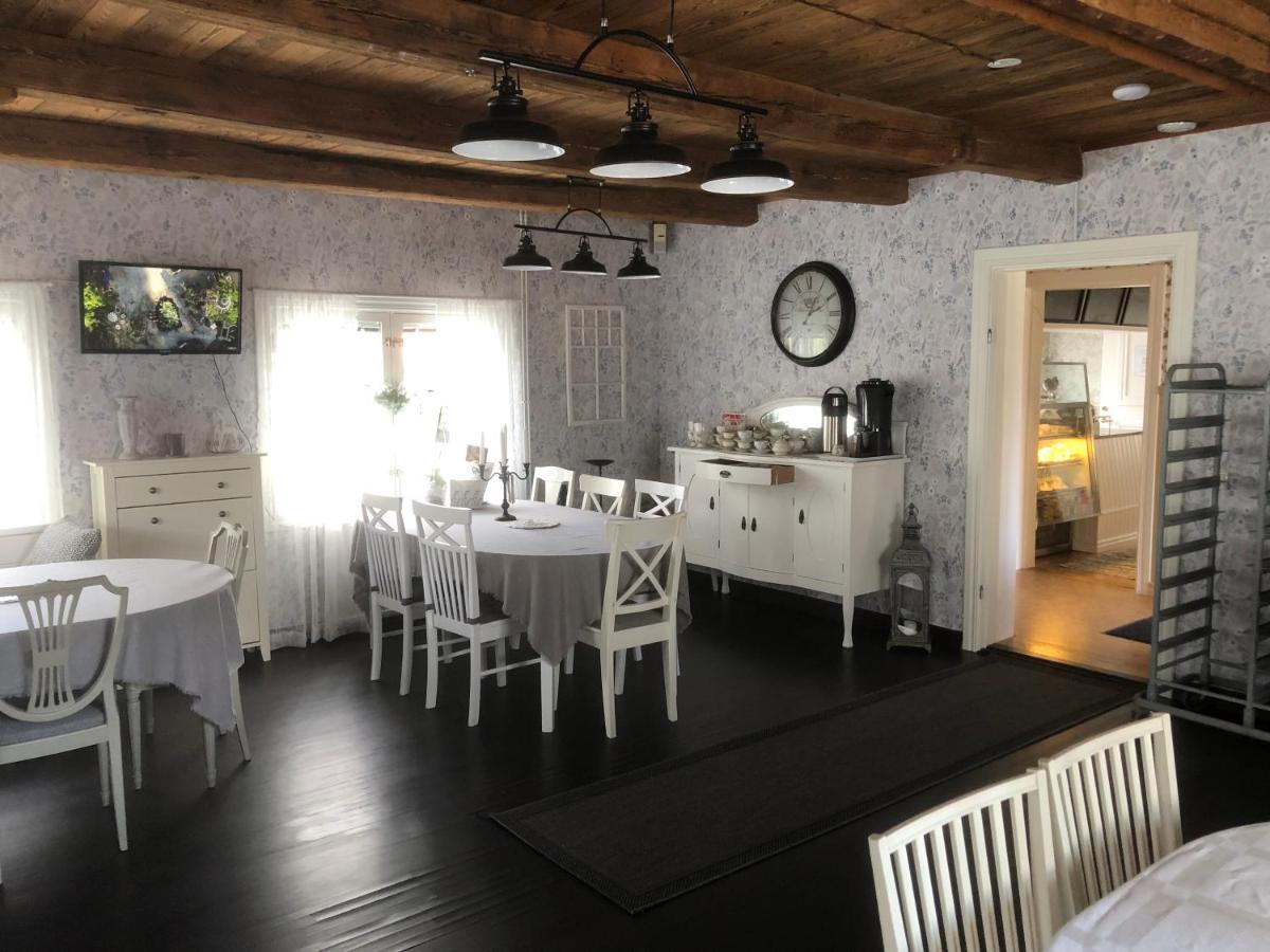 Bredsjoe Gamla Herrgard White Dream Mansion Hällefors Esterno foto