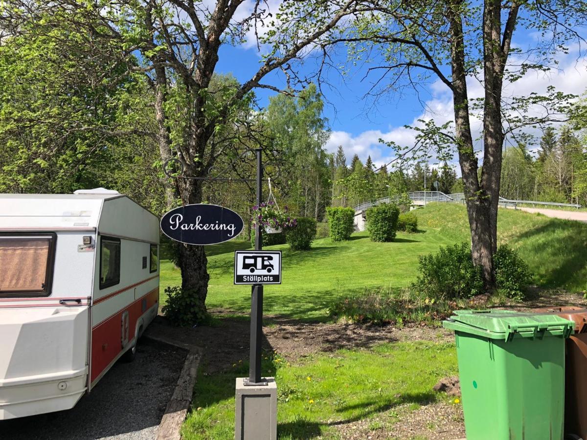 Bredsjoe Gamla Herrgard White Dream Mansion Hällefors Esterno foto